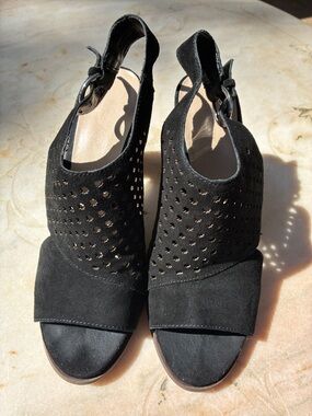 Nine West Black Perforated Suede Slingback Heels Sz 8 M
